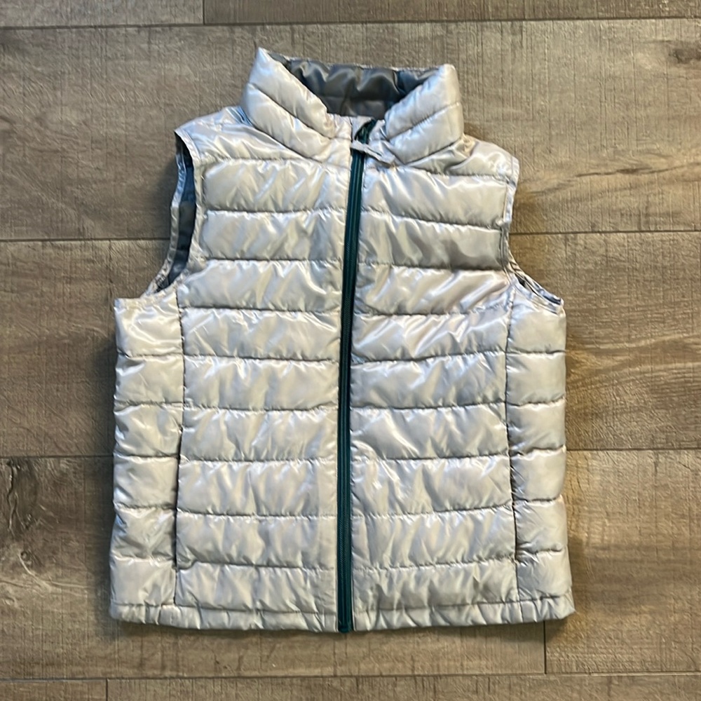 UNIQLO Boy Vest, size 130, great condition